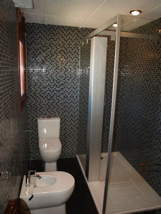 Near The Beach, 8 Bedrooms, Sleeps 22, Jacuzzi, Full Ac, Bbq, 2 Kitchens, 2 Dishwashers, Fast Internet, Ping Pong, Cars Not Necessary Les Tres Cales Vila