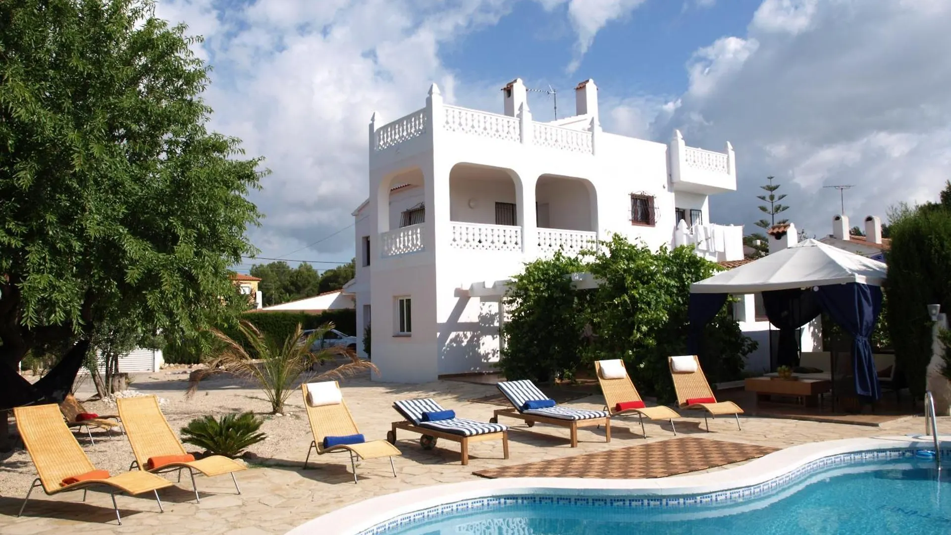 Near The Beach, 8 Bedrooms, Sleeps 22, Jacuzzi, Full Ac, Bbq, 2 Kitchens, 2 Dishwashers, Fast Internet, Ping Pong, Cars Not Necessary Les Tres Cales 0*,