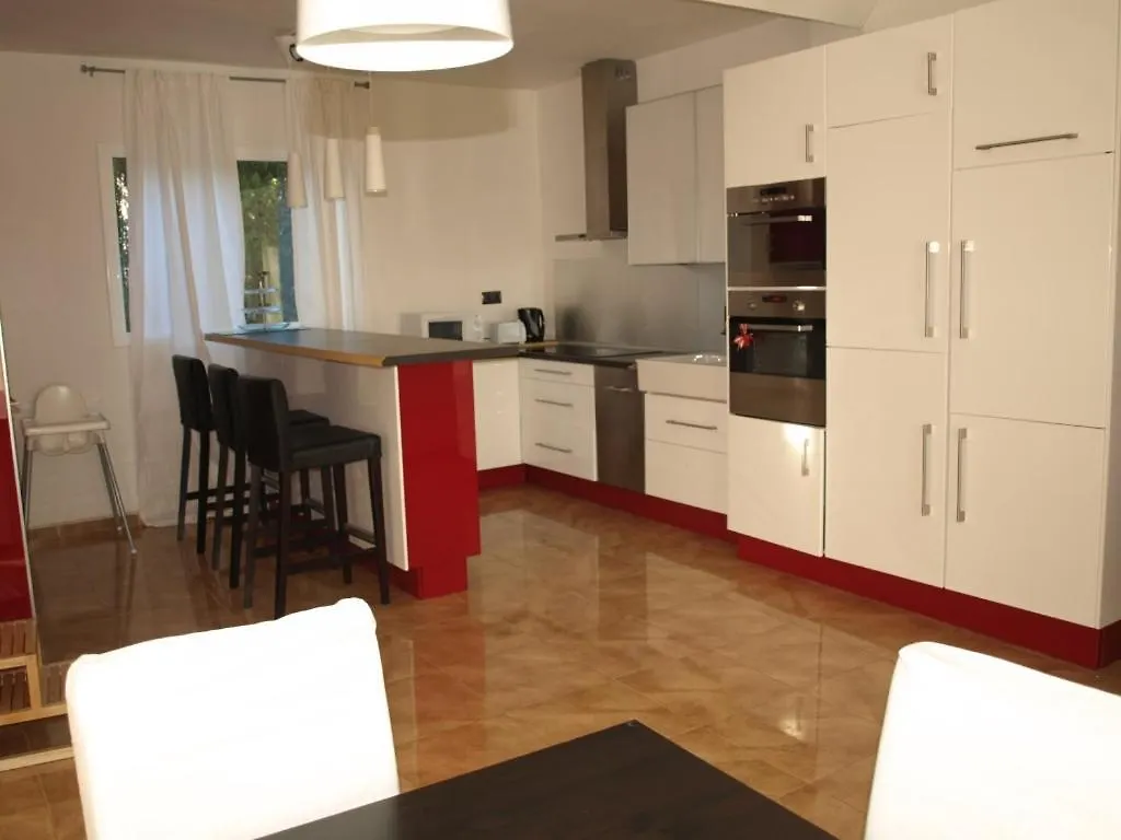 Villa Beach Haven: Spacious 8-Bedroom Retreat with Jacuzzi and Dual Kitchens Les Tres Cales