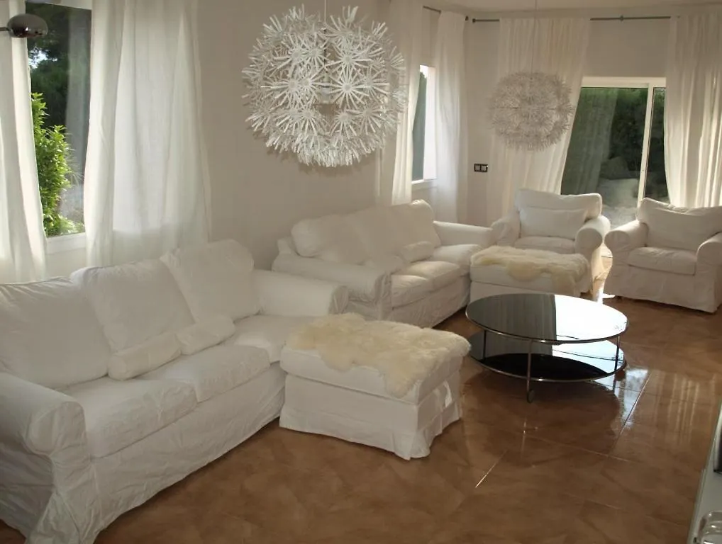 Beach Haven: Spacious 8-Bedroom Retreat with Jacuzzi and Dual Kitchens Les Tres Cales Villa