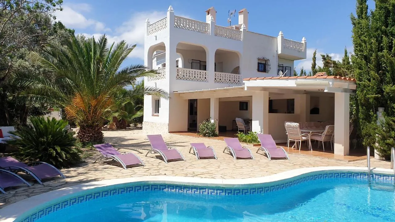 Beach Haven: Spacious 8-Bedroom Retreat with Jacuzzi and Dual Kitchens Les Tres Cales