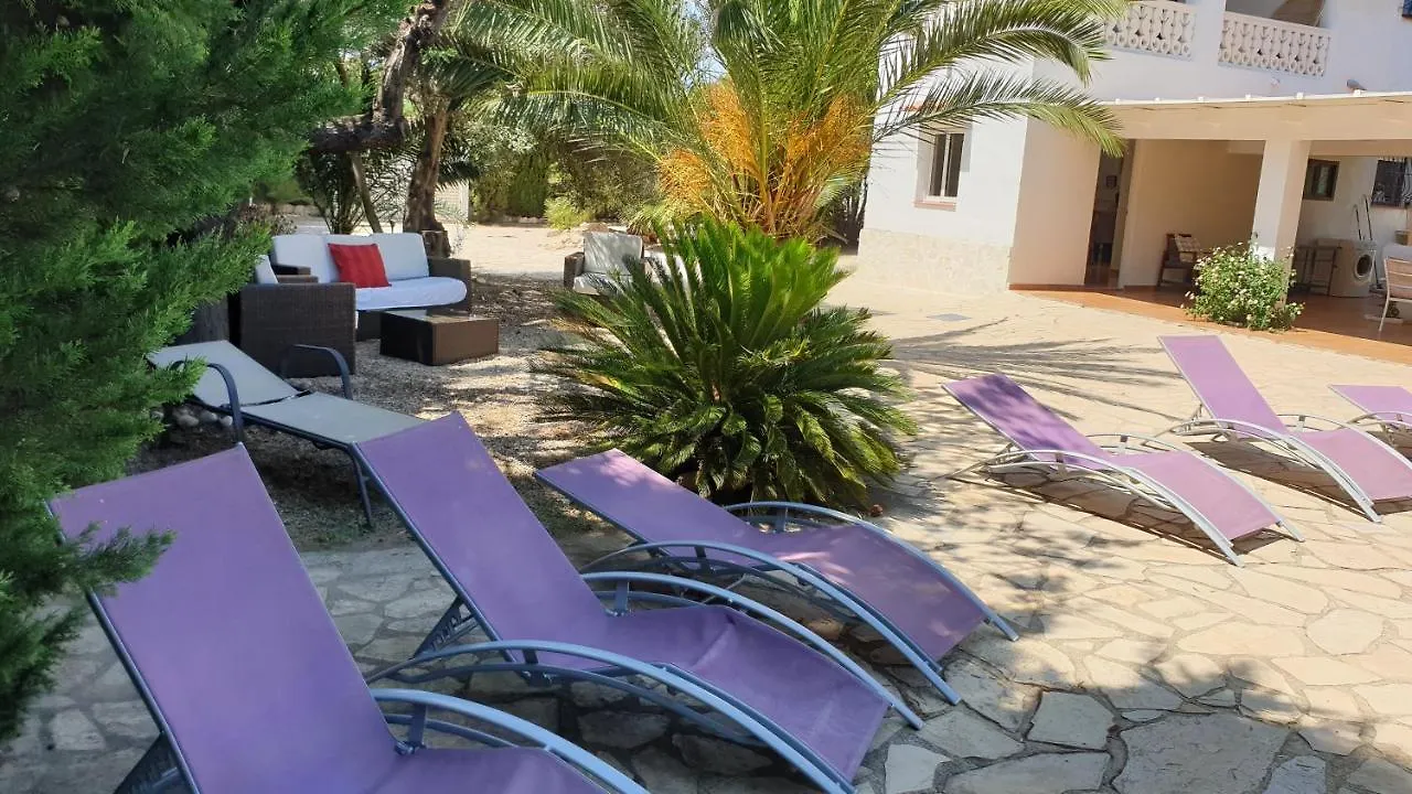 Villa Beach Haven: Spacious 8-Bedroom Retreat with Jacuzzi and Dual Kitchens Les Tres Cales