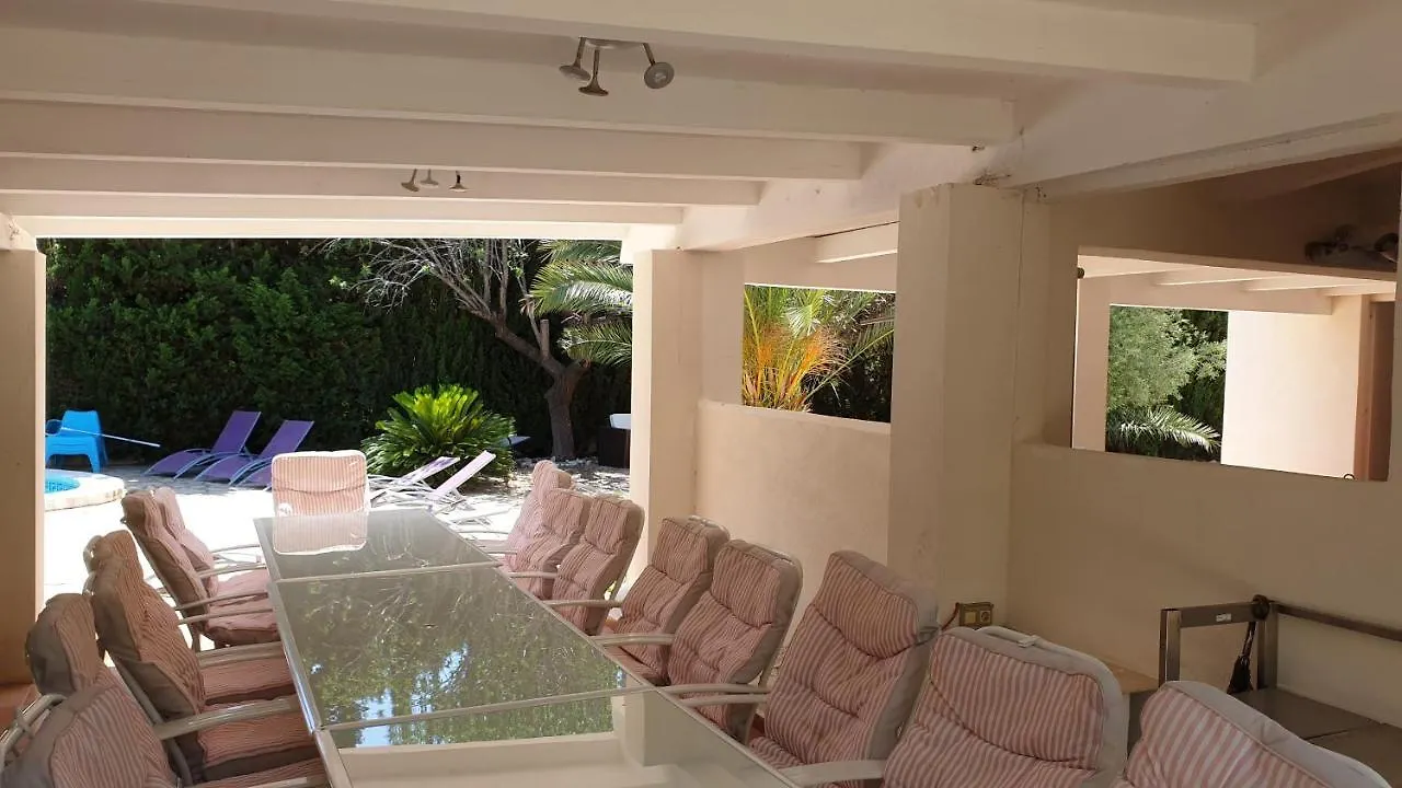 Beach Haven: Spacious 8-Bedroom Retreat with Jacuzzi and Dual Kitchens Les Tres Cales Spain