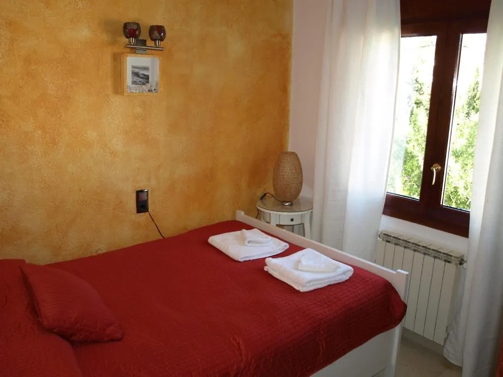 Villa Beach Haven: Spacious 8-Bedroom Retreat with Jacuzzi and Dual Kitchens Les Tres Cales