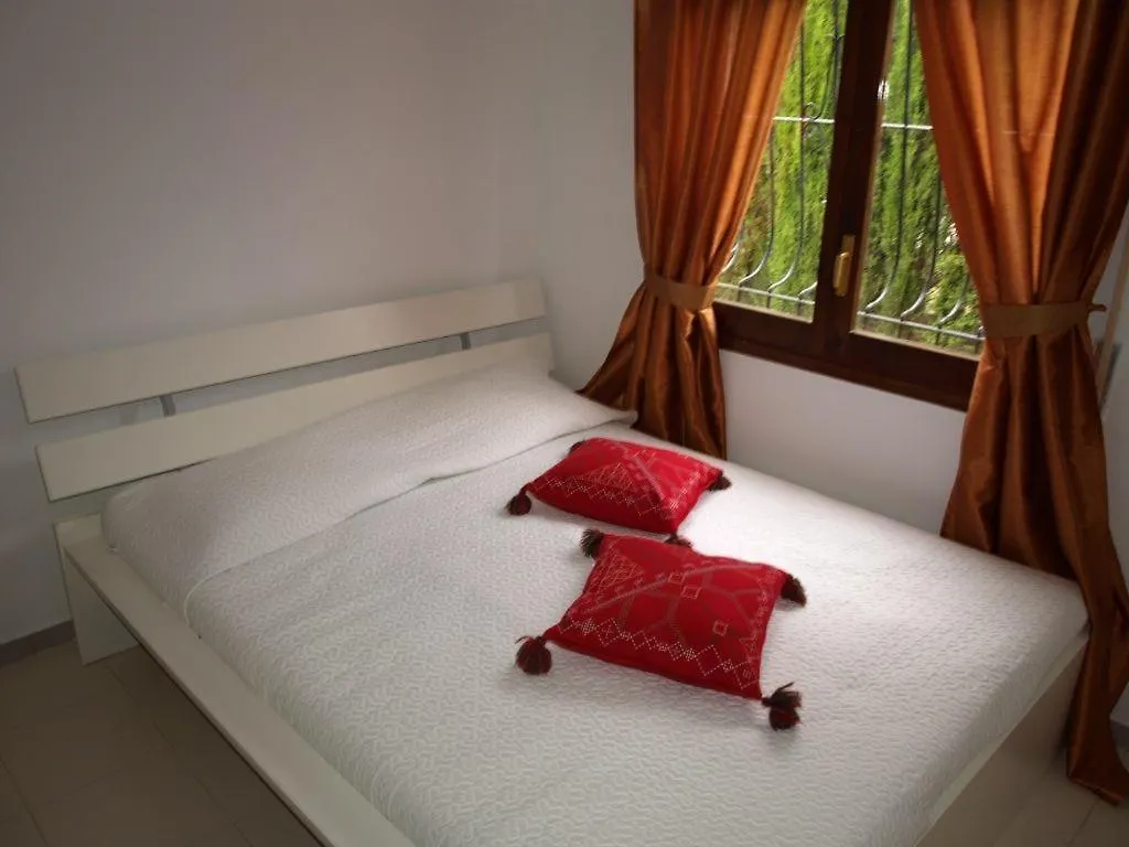 Beach Haven: Spacious 8-Bedroom Retreat with Jacuzzi and Dual Kitchens Les Tres Cales
