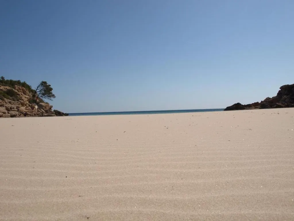 Beach Haven: Spacious 8-Bedroom Retreat with Jacuzzi and Dual Kitchens Les Tres Cales