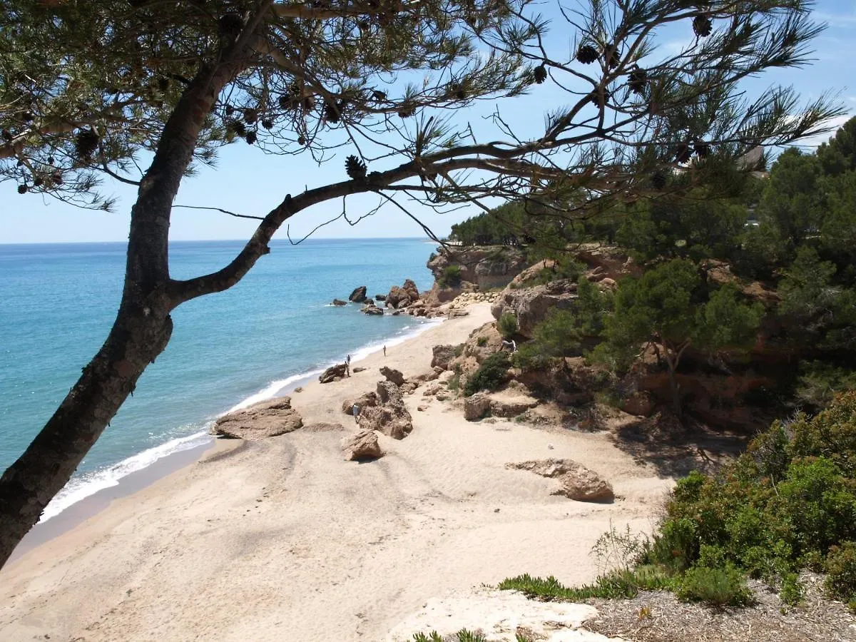 Villa Beach Haven: Spacious 8-Bedroom Retreat with Jacuzzi and Dual Kitchens Les Tres Cales